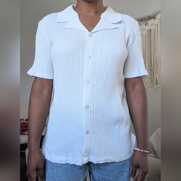 White collared button up - Picture 5 of 8